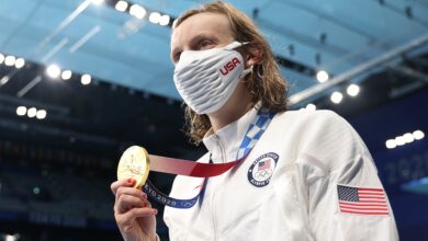 Photo of Katie Ledecky raises the bar with first gold of grueling 2021 Tokyo Olympics