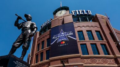 Photo of Rockies say no racial slurs were yelled at Lewis Brinson; Fan was trying to get attention of mascot