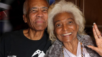 Photo of ‘Star Trek’ Icon Nichelle Nichols Honored At Final Comic Con Appearance