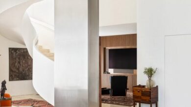 Photo of Tria Arquitetura renovates São Paulo penthouse with sculptural staircase