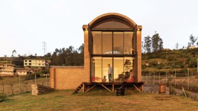 Photo of ERDC arquitectos creates a “bread oven” house with vaulted brick in Quito