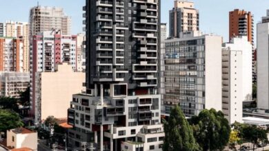 Photo of FGMF wraps São Paulo skyscraper around “internal semi-public square”