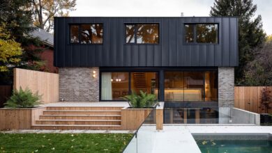 Photo of Ménard Dworkind adds sculptural mezzanine to 1980s Quebec home