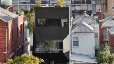 Photo of Matt Gibson adds sculptural extension to Victorian Melbourne home