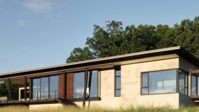 Photo of Harding Huebner perches Meadow House on North Carolina hillside