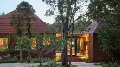 Photo of Lake Flato clads Texas home in giant Corten steel panels