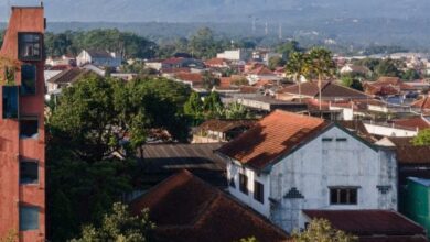 Photo of Sahabat Selojene creates 2.8-metre-wide PituRooms hotel in Indonesia