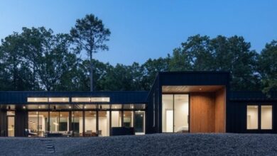 Photo of Far + Dang creates long Oklahoma cabin for three families